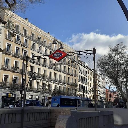 Hostal Daniel Madrid Exterior photo