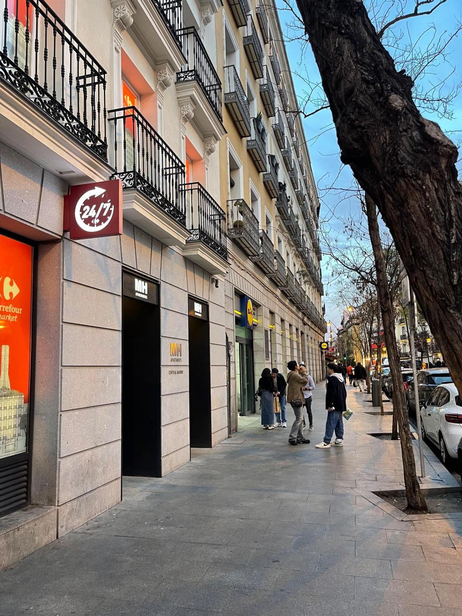 Hostal Daniel Madrid Exterior photo