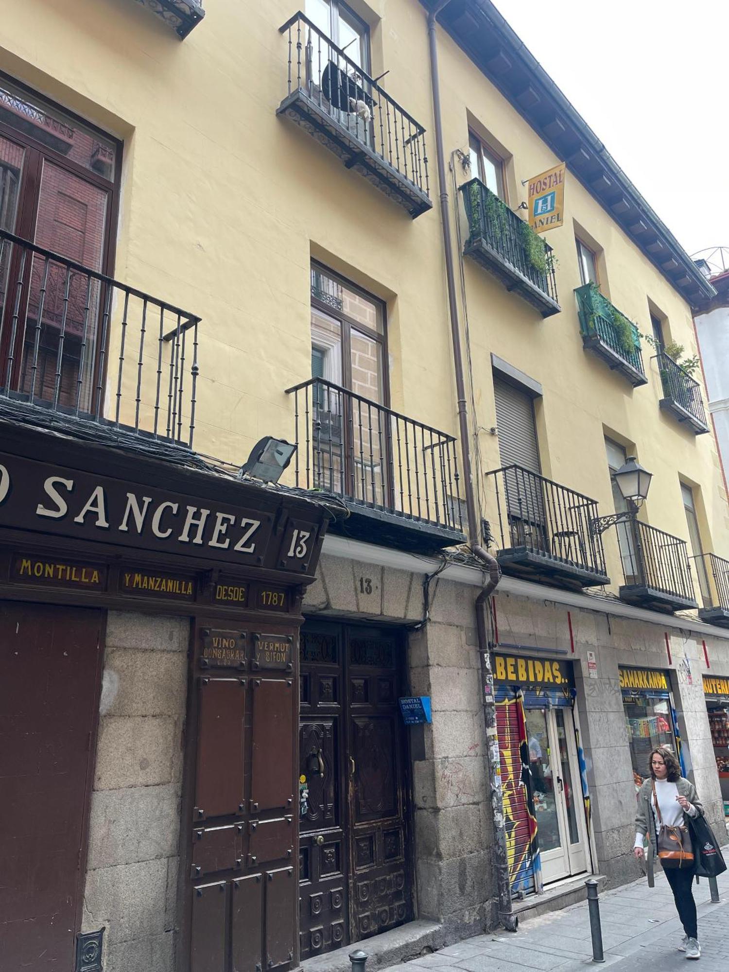 Hostal Daniel Madrid Exterior photo
