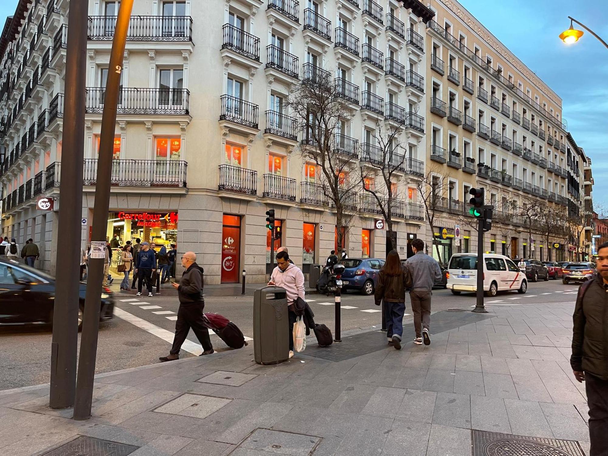 Hostal Daniel Madrid Exterior photo