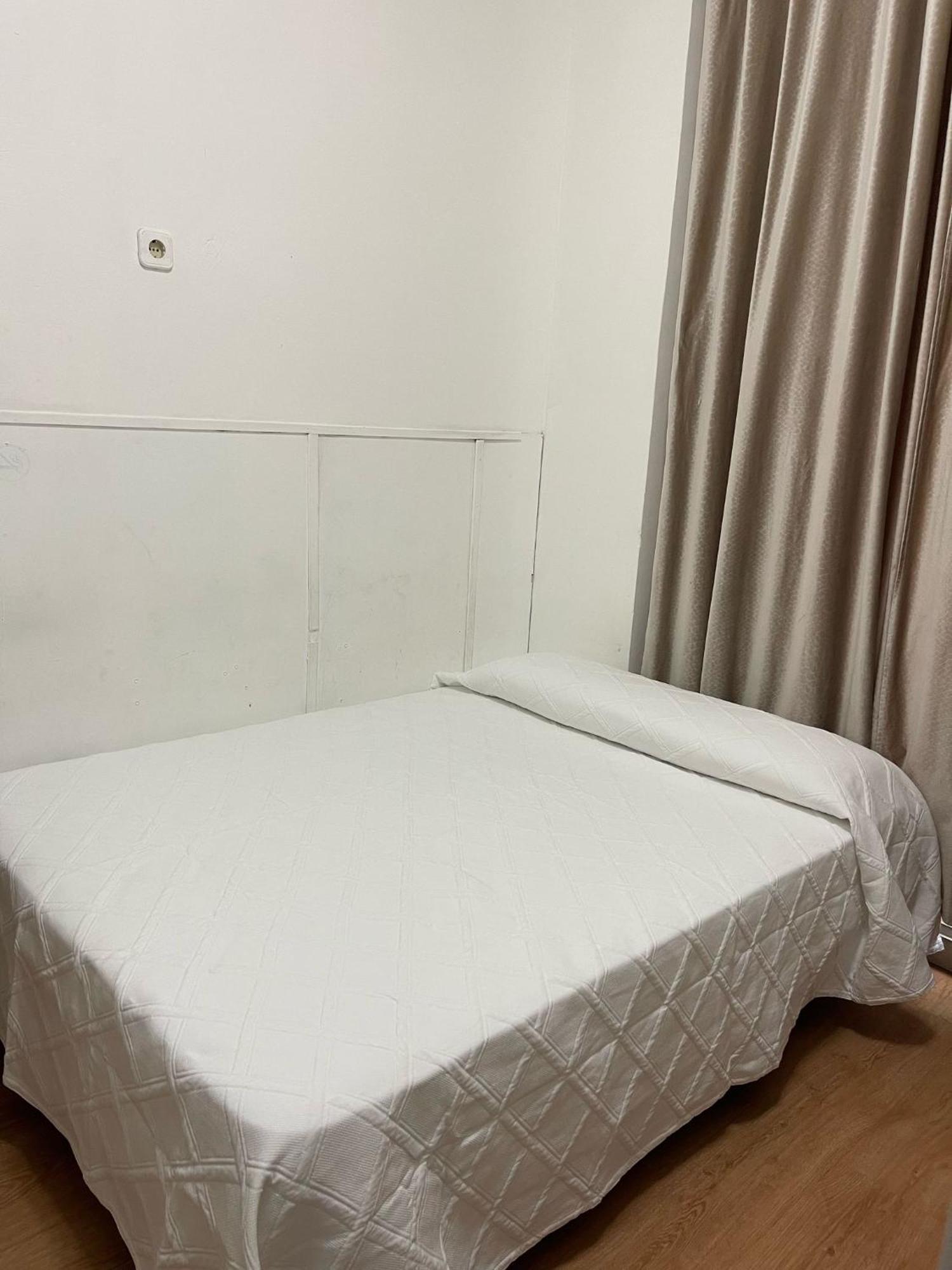 Hostal Daniel Madrid Exterior photo